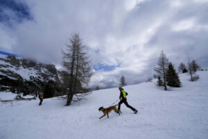 avalanche dans le val di susa lalerte donnee par un moniteur de ski