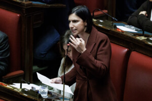 cour des comptes schlein le gouvernement veut les mains libres et refuse toute forme de controle