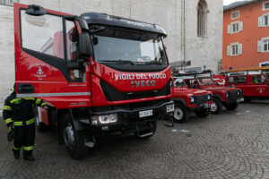 rome incendie devant luniversite roma tre a san paolo