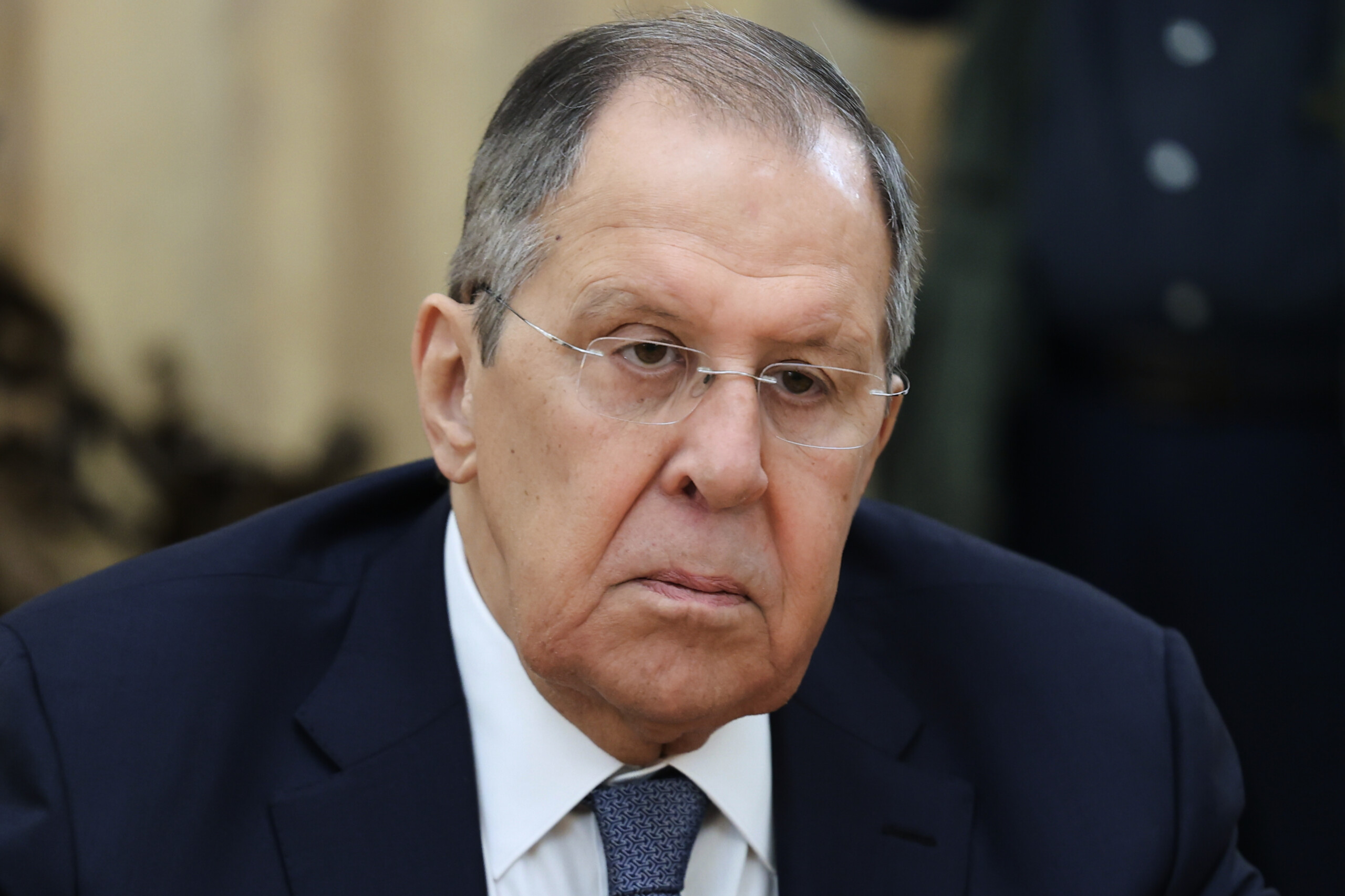 ukraine lavrov la russie repondra de maniere devastatrice en cas dattaque scaled