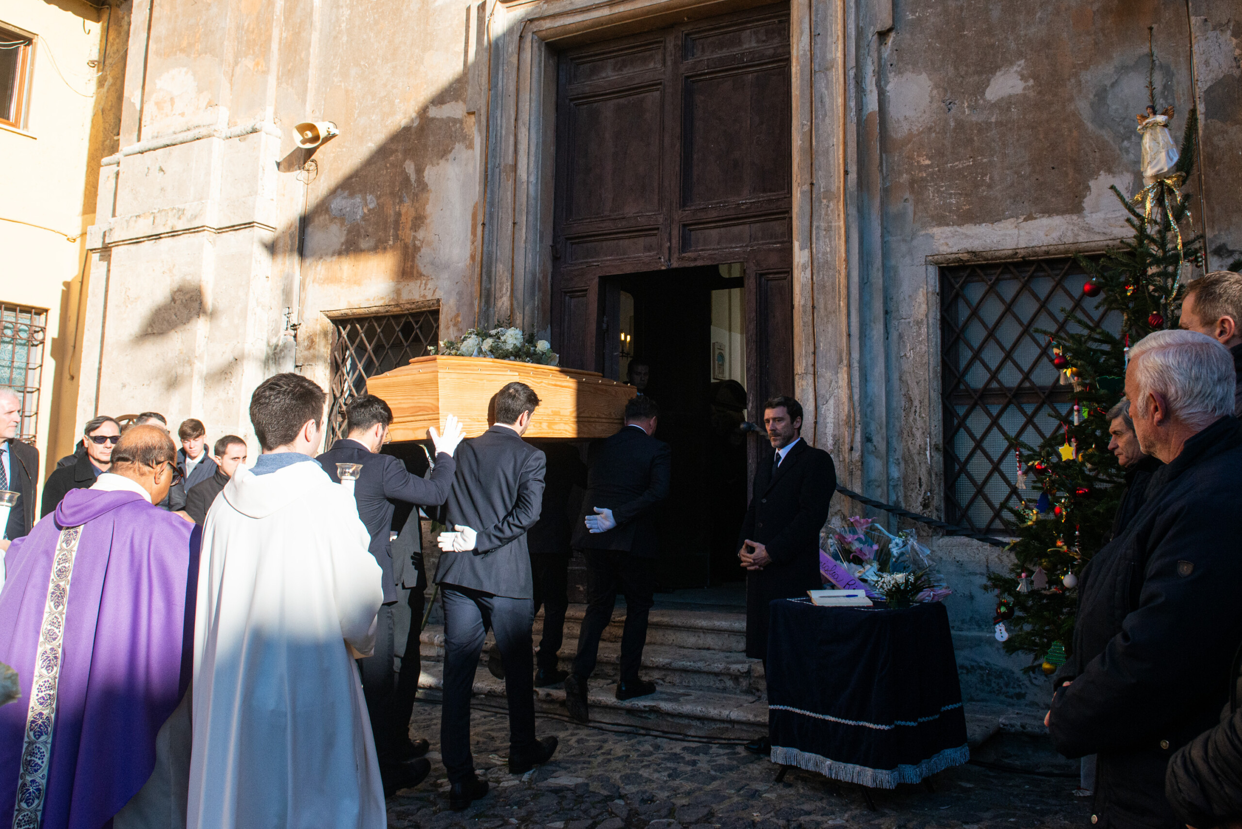 les funerailles de maria sole agnelli ont ete celebrees en presence de john et ginevra elkann scaled