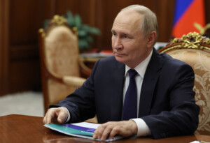 russie poutine signe une loi abaissant a 14 ans lage du serment de citoyennete