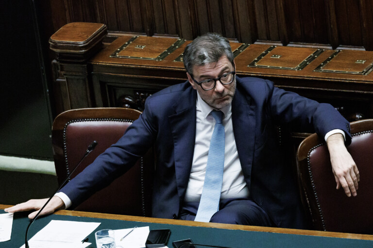 manoeuvre debut de la seance pour le vote final giorgetti egalement present a la chambre
