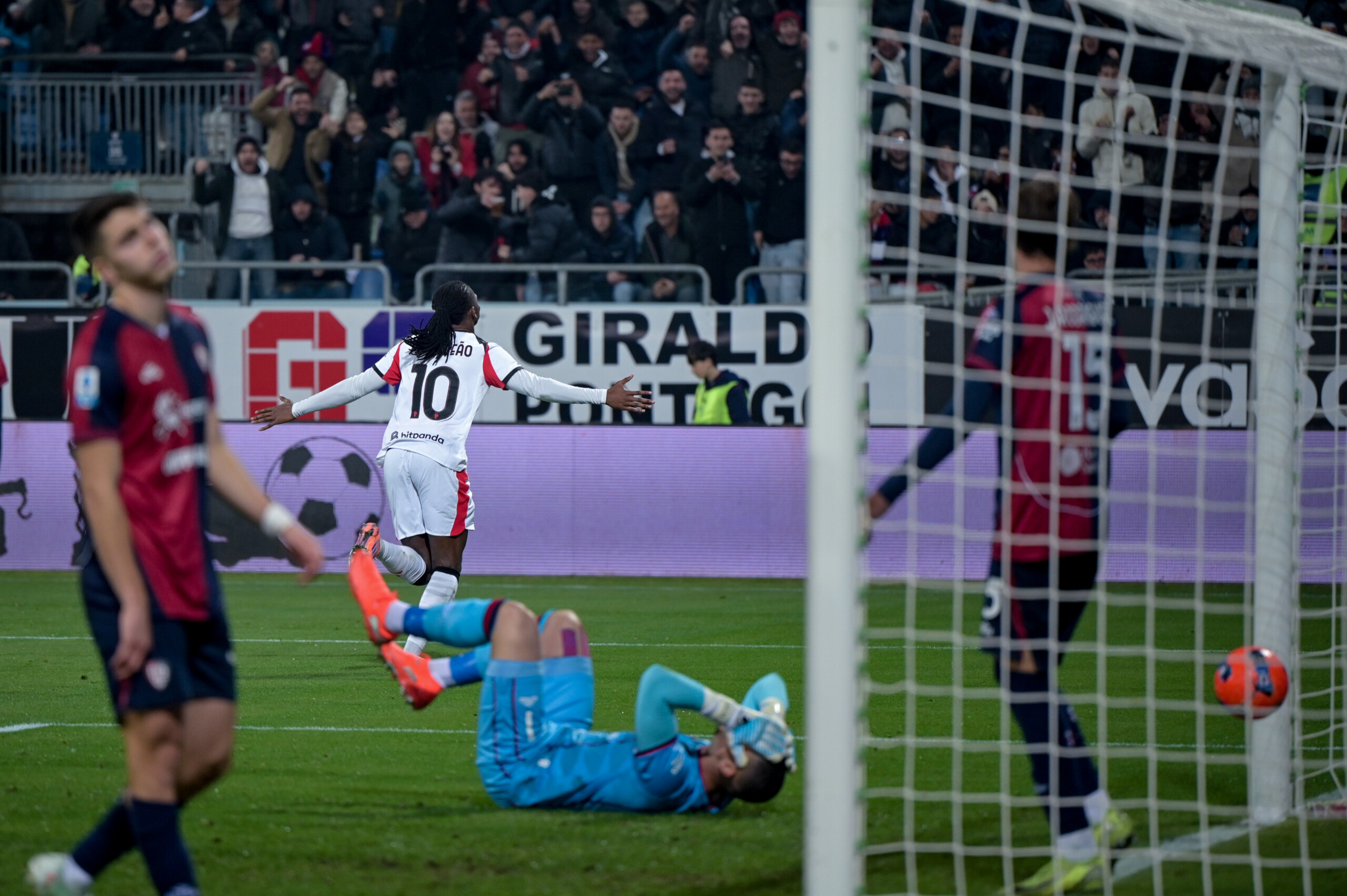 football serie a cagliari milan 0 1 les rossoneri dabord seuls scaled