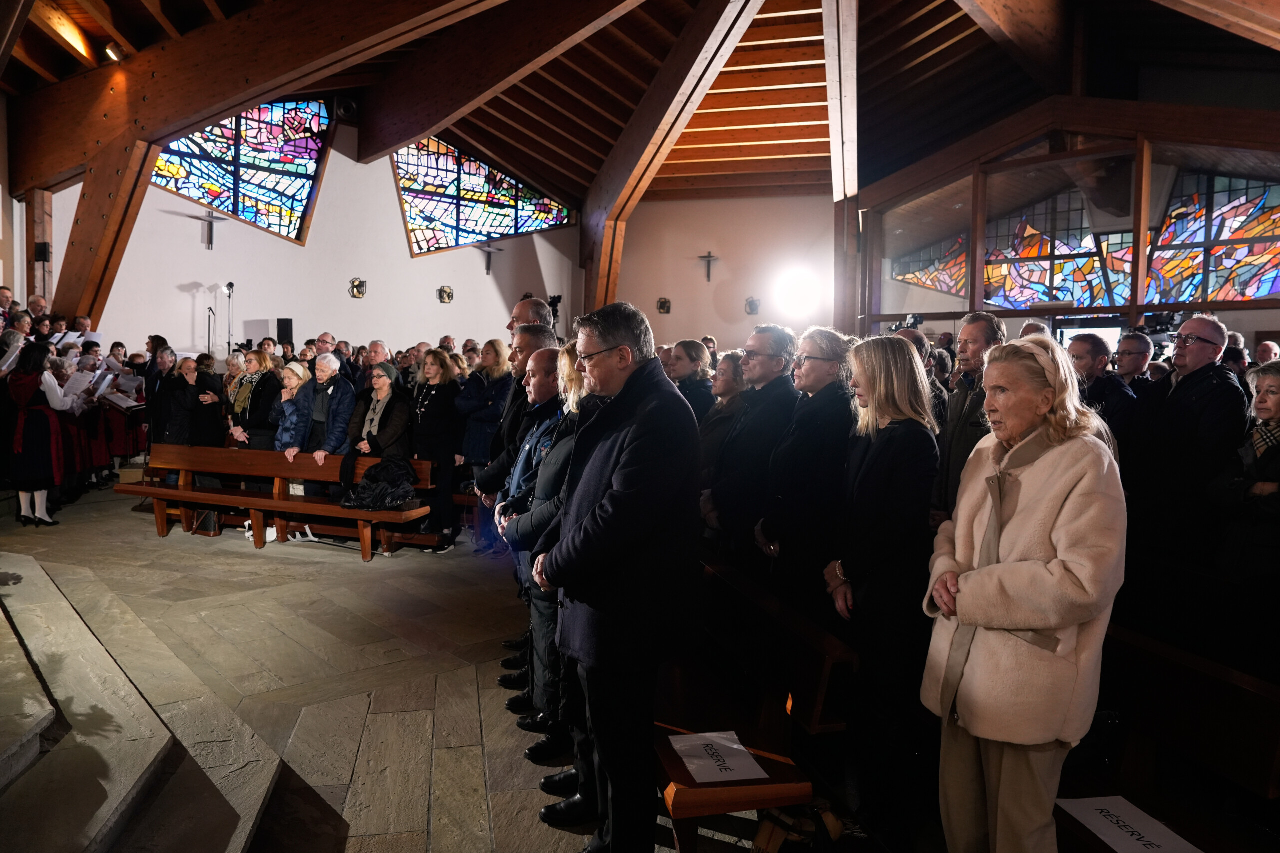 crans montana police incendie cause par des fontaines pyrotechniques scaled