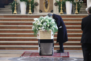 crans montana mere de giovanni tamburi la tragedie nous enseigne lespoir