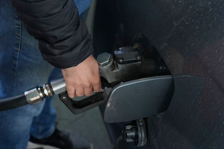 carburants poursuite de la baisse du prix de lessence stabilite du diesel