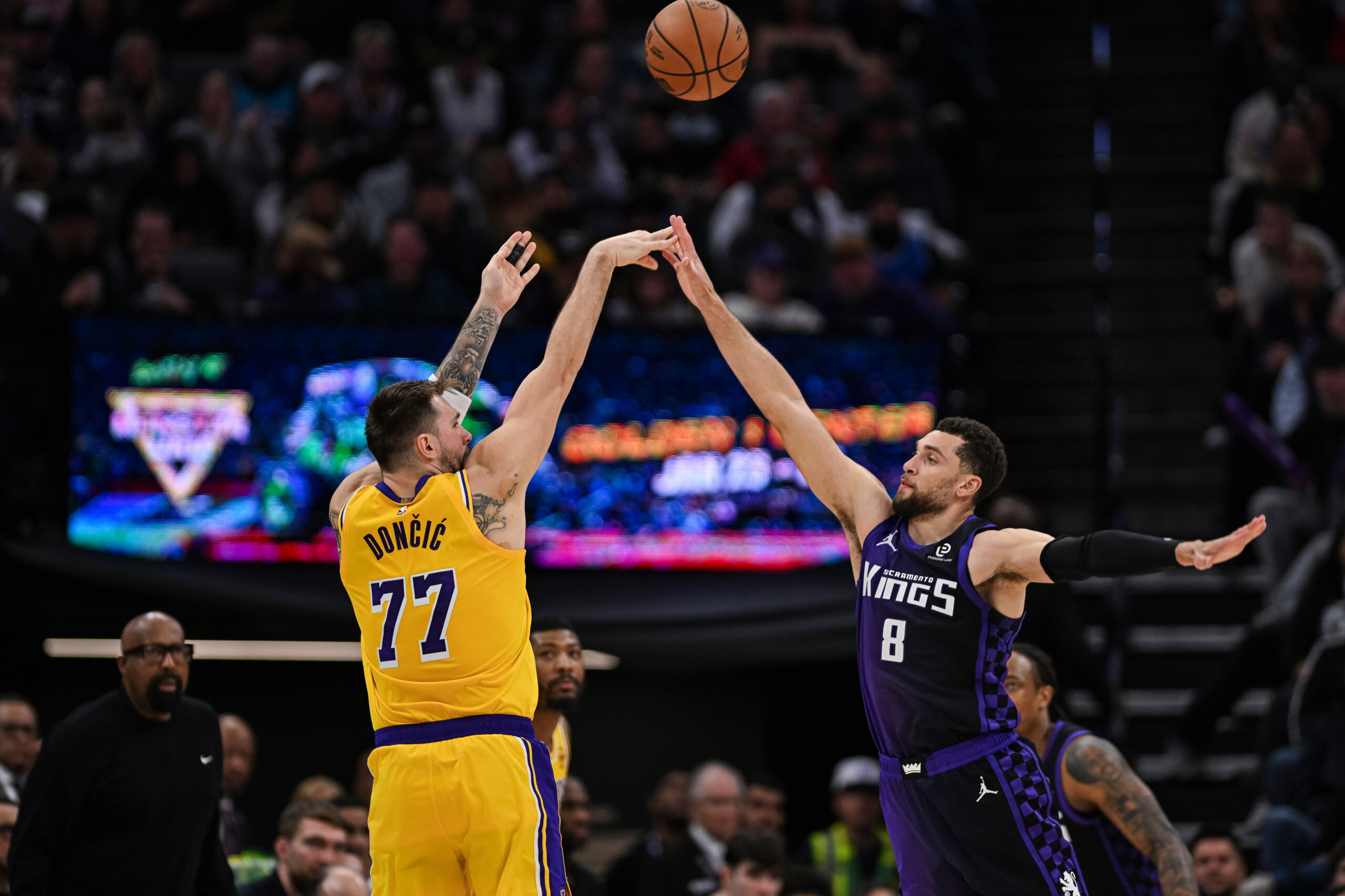 NBA : les Lakers s'inclinent à Sacramento, Boston perd contre Indiana 1 nba les lakers sinclinent a sacramento boston perd contre indiana scaled