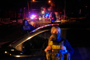 etats unis un agent ouvre le feu sur un homme a minneapolis nouvelles tensions