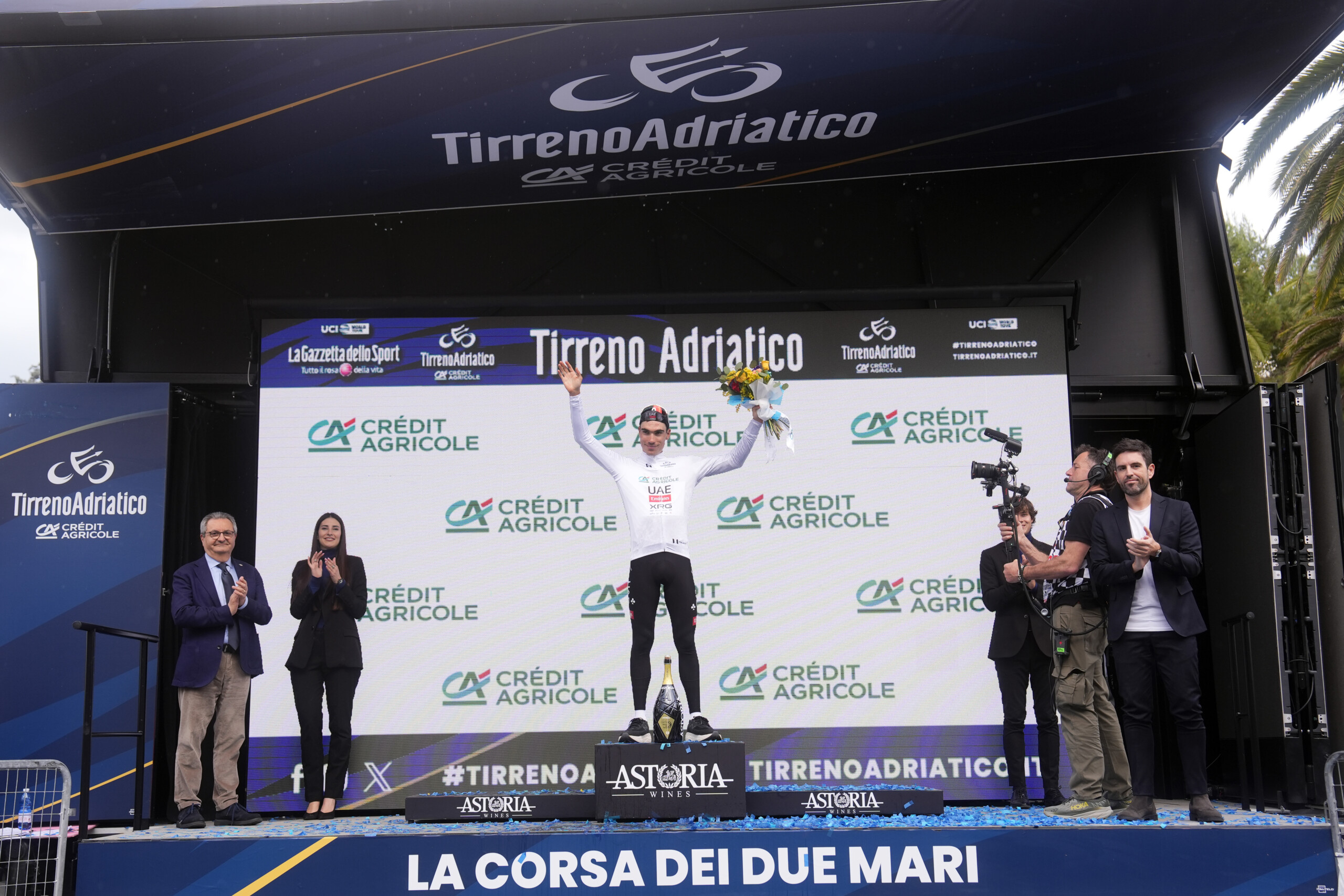 cyclisme presentation de tirreno adriatico oui au chemin de terre non a la montee finale scaled