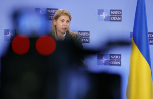 ukraine ambassadrice de kiev aux etats unis nouvelle serie de negociations demain a miami