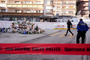 crans montana decouvrez 100 fontaines pyrotechniques dans le bar le constellation