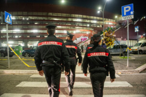 catane une femme tente detouffer sa fille de 5 mois stoppee par les carabiniers