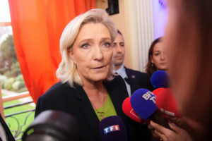france marine le pen repond au tribunal dans laffaire du financement de lue