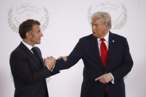 trump des droits de douane de 200 sur les vins et le champagne personne ne veut de macron