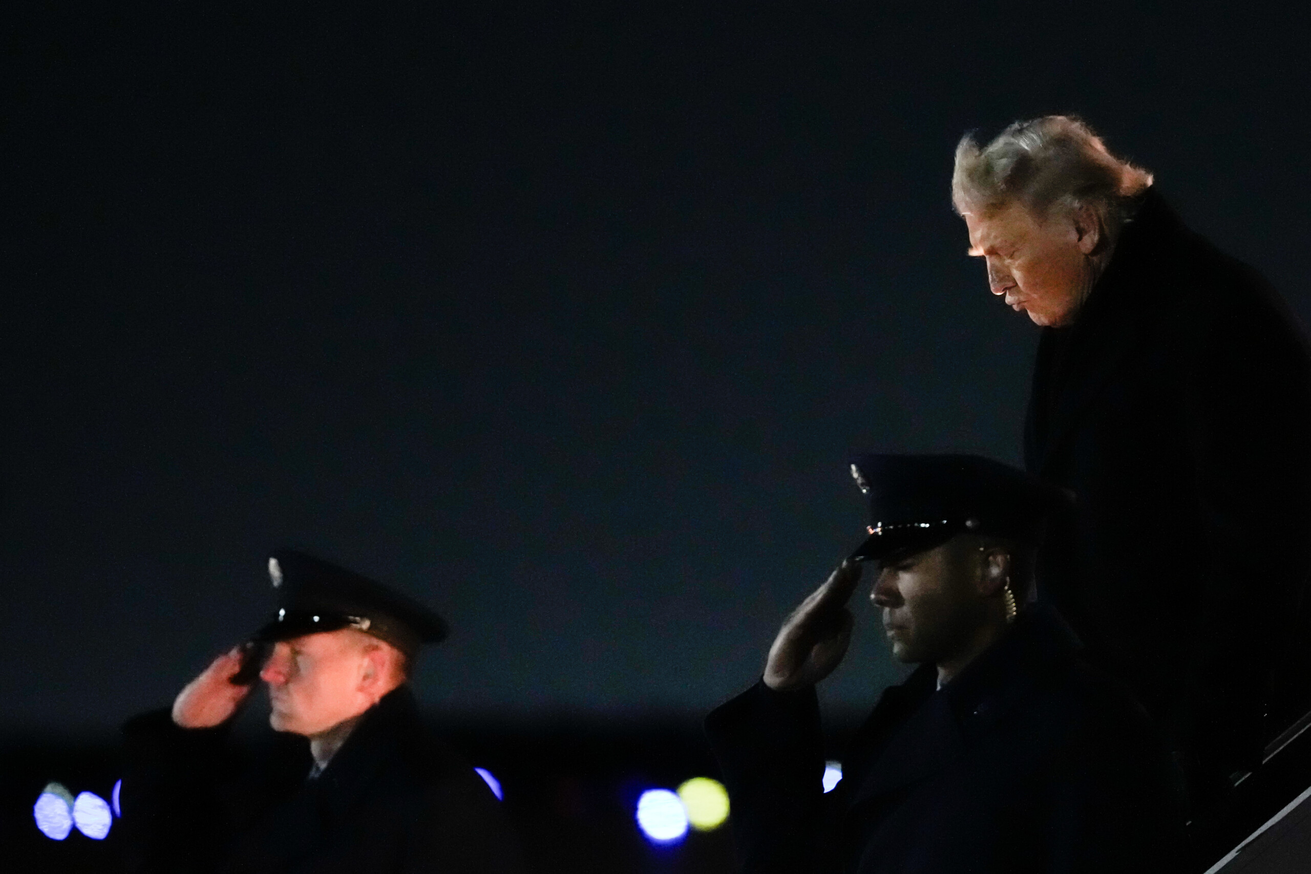 air force one avec trump a destination de davos fait demi tour en raison dun probleme electrique scaled