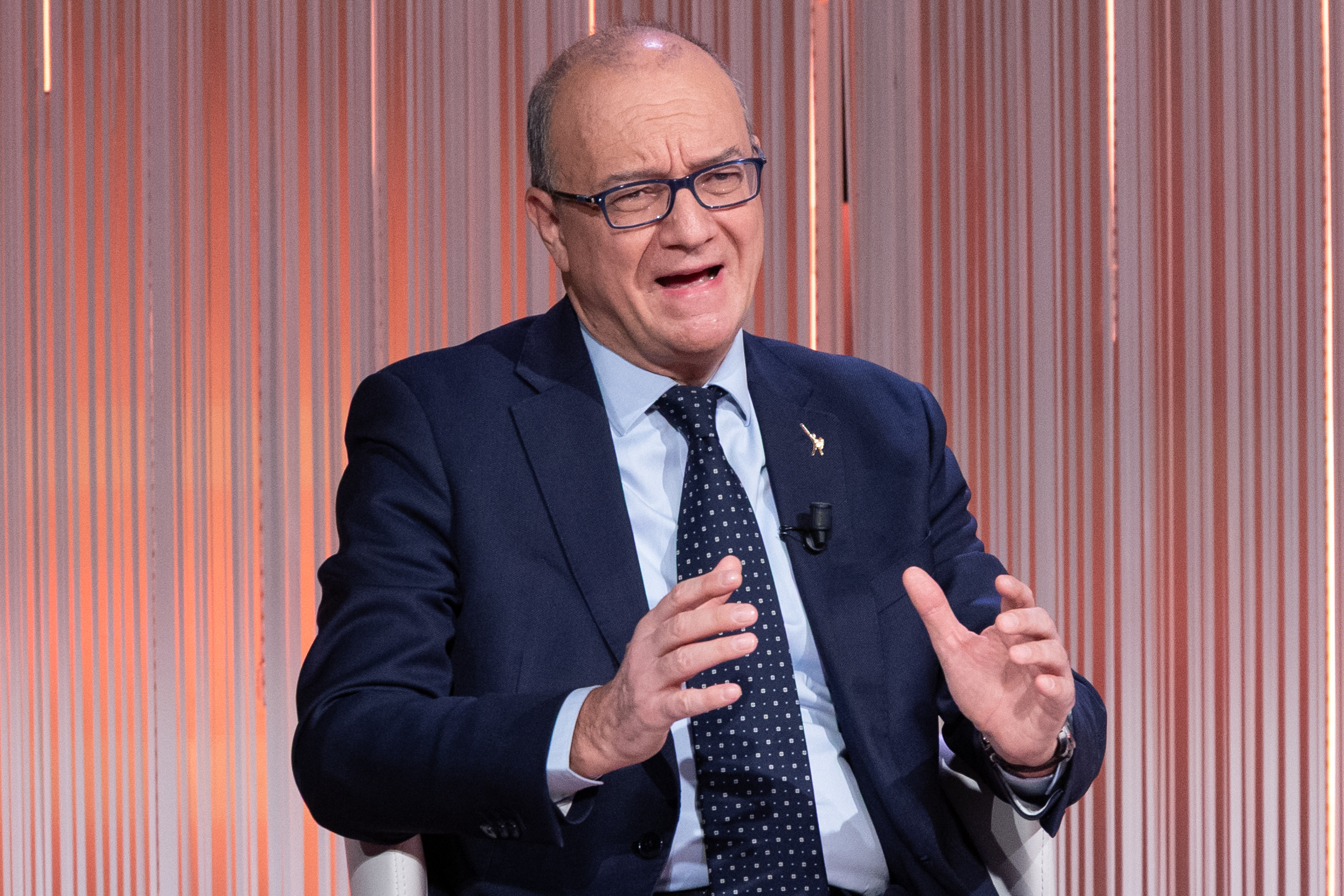 ecole valditara les detecteurs de metaux sont une necessite pour la securite pas une mesure repressive