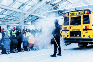 etats unis une fillette de 2 ans arretee par lice avec son pere puis relachee