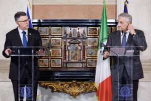 moyen orient des carabiniers arretes par un colon tajani convoque lambassadeur disrael