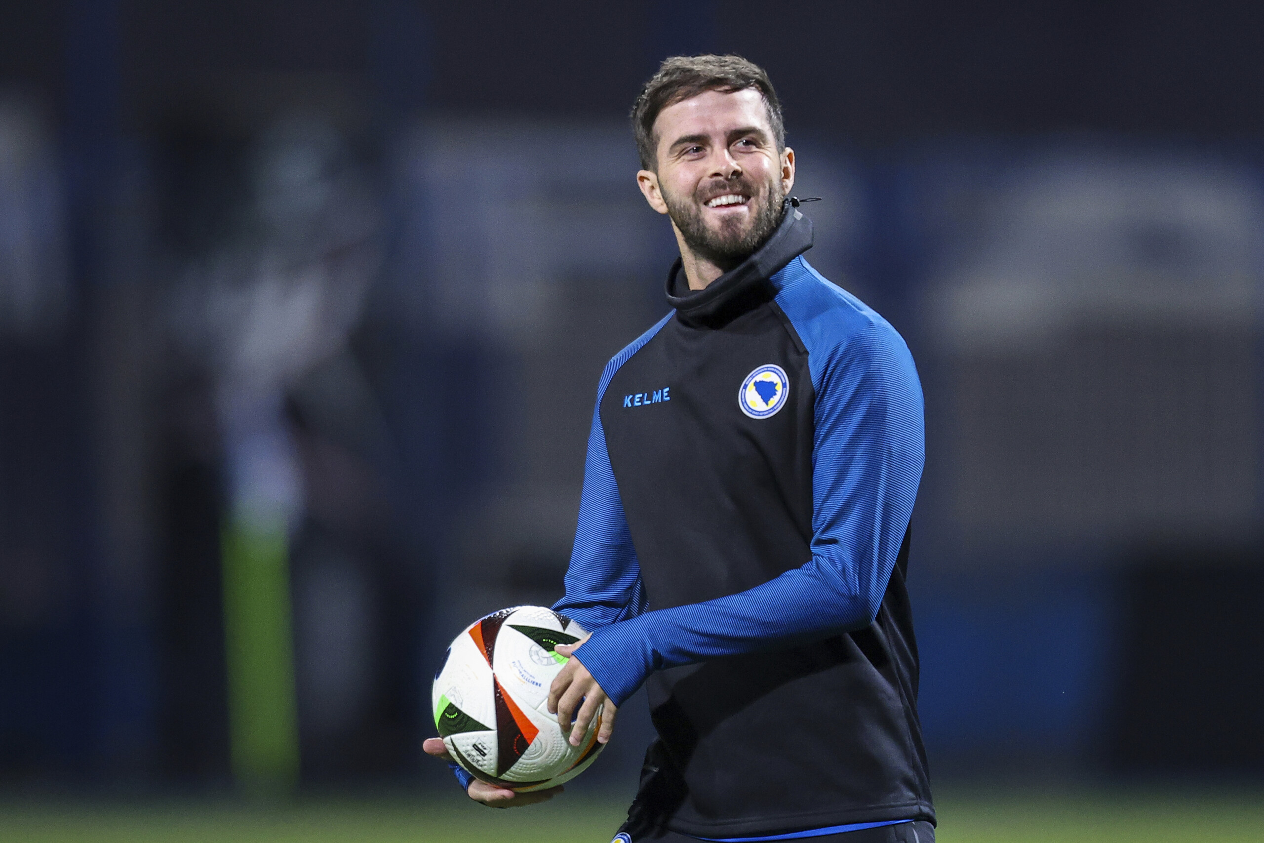 football pjanic annonce sa retraite le terrain a ete mon piano scaled