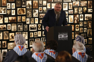 shoah directeur du memorial dauschwitz les survivants nous ont laisse leurs recits