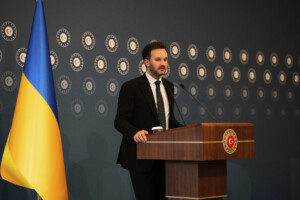 ukraine kiev si salvini tient a laccord de paix quil sadresse a poutine