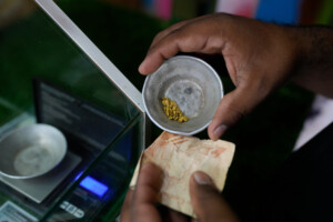 gold new record exceeding 5200