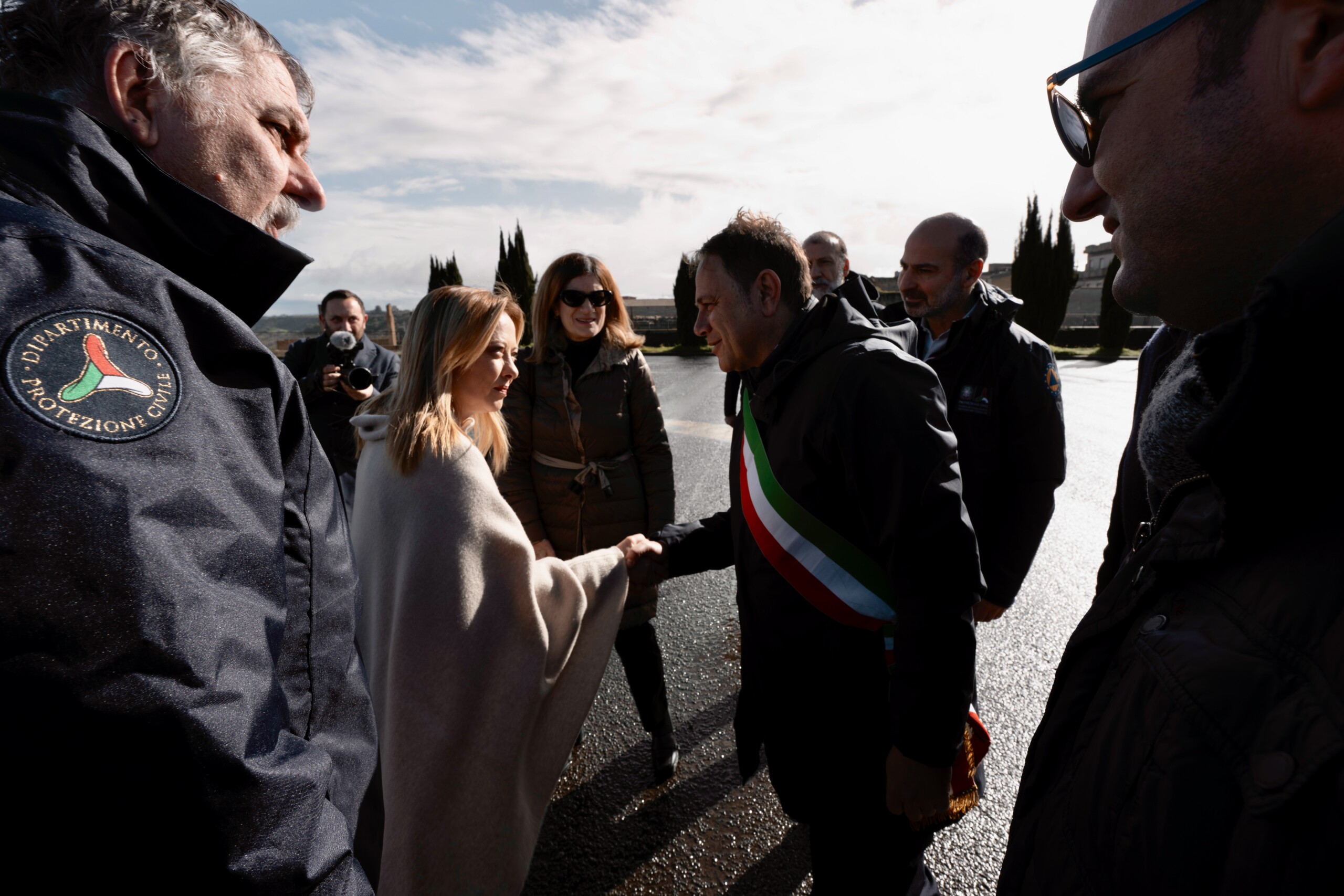 niscemi meloni situation complexe nous travaillons pour trouver des reponses aux 1 500 personnes deplacees scaled