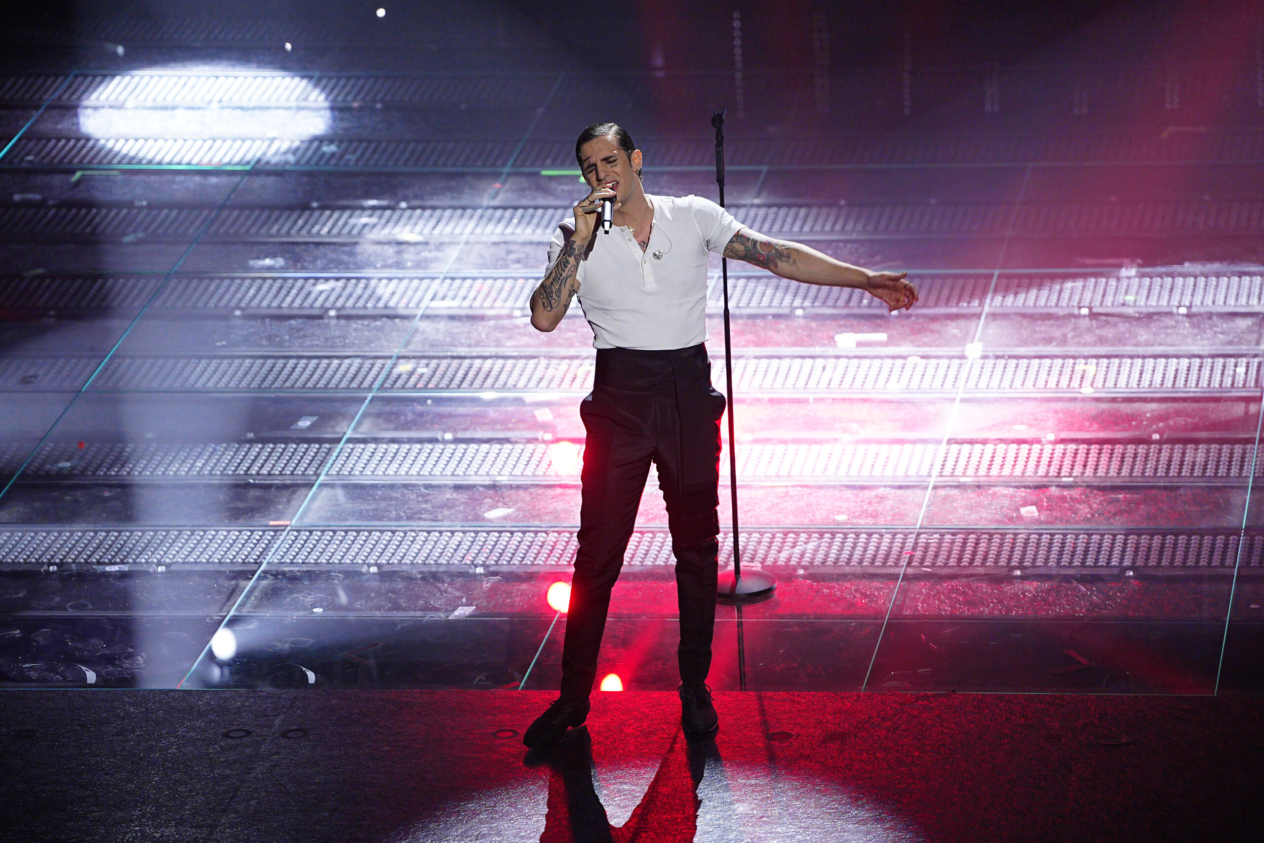 sanremo achille lauro co presentateur de la deuxieme soiree scaled