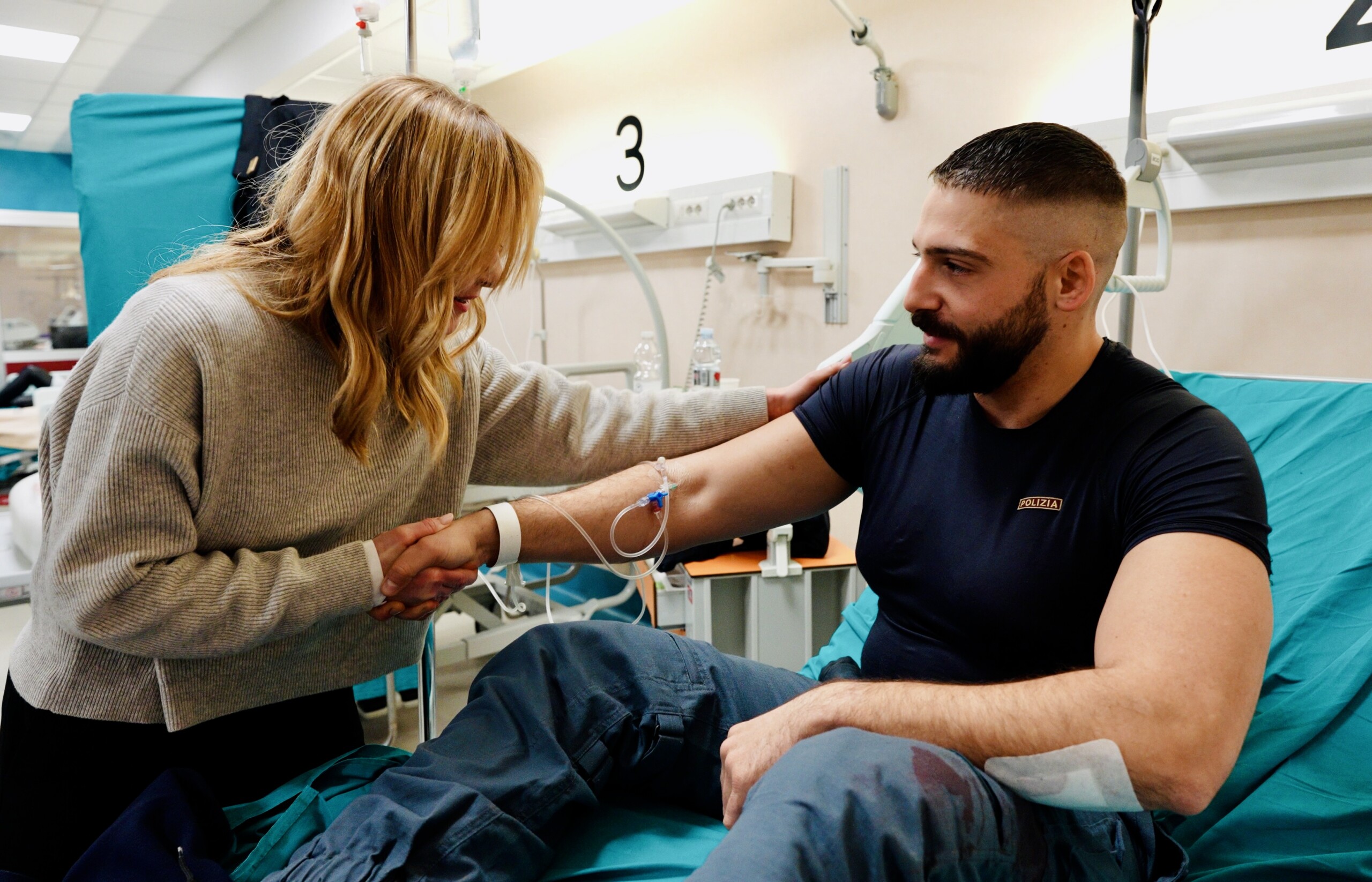 affrontements a turin meloni ce nest pas une manifestation cest une tentative dassassinat scaled