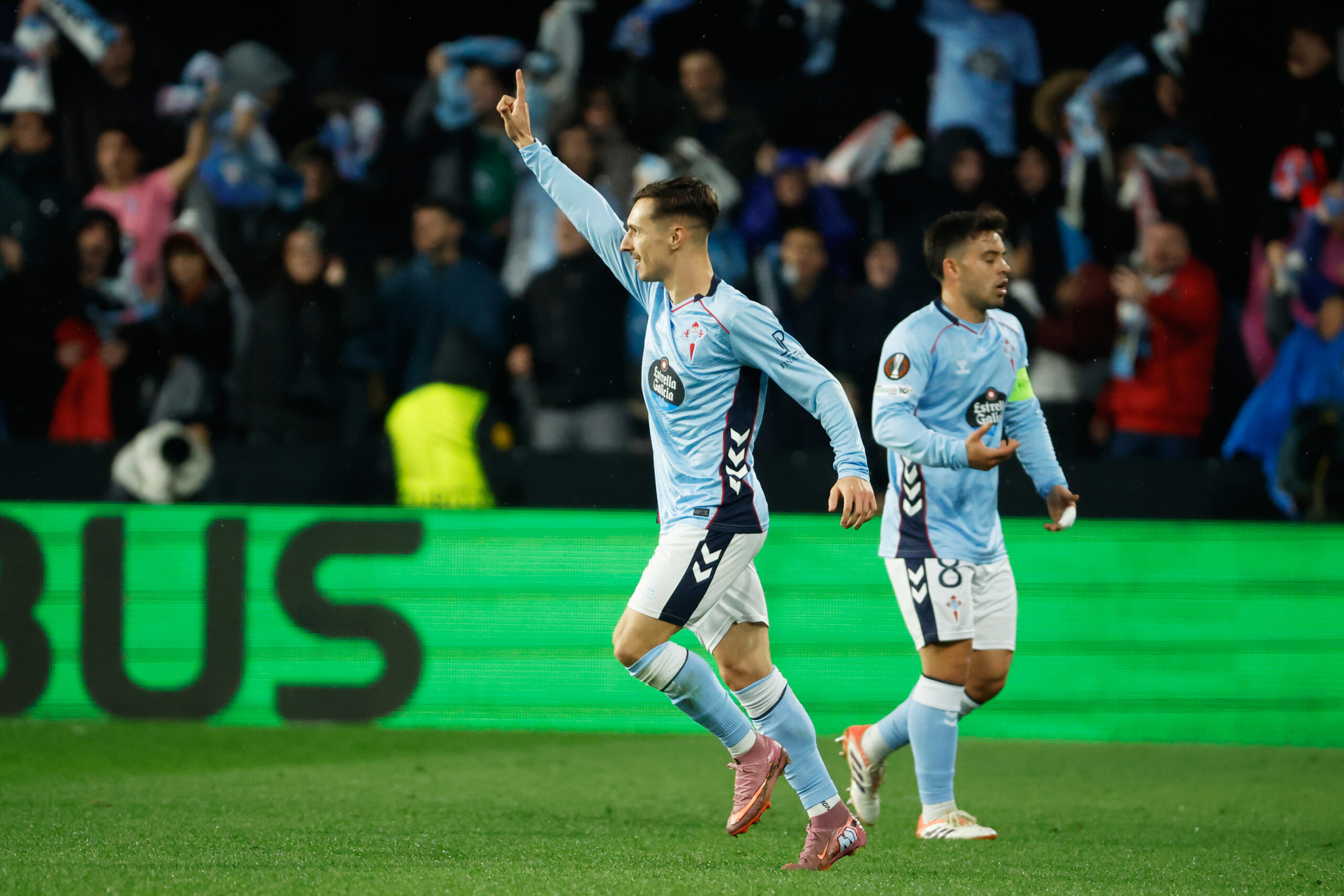 Football : Saragosse arrive à Fiumicino, puis visites et signature avec Rome 1 football saragosse arrive a fiumicino puis visites et signature avec rome scaled