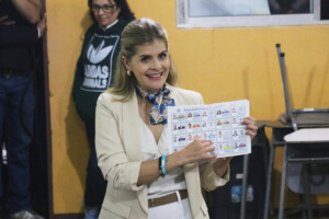 costa rica laura fernandez elue presidente avec 489 des voix