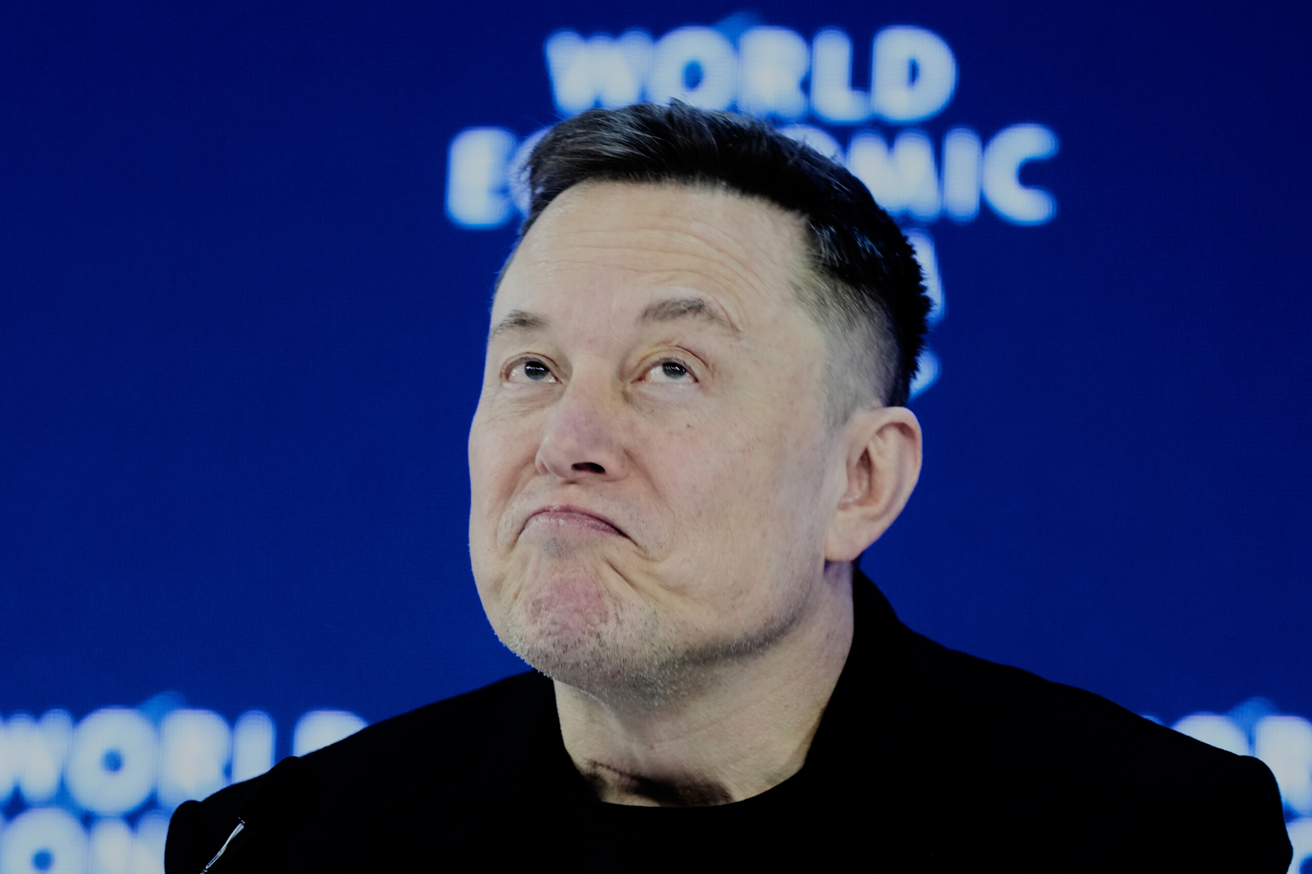 musk contre sanchez tyran et traitre du peuple scaled