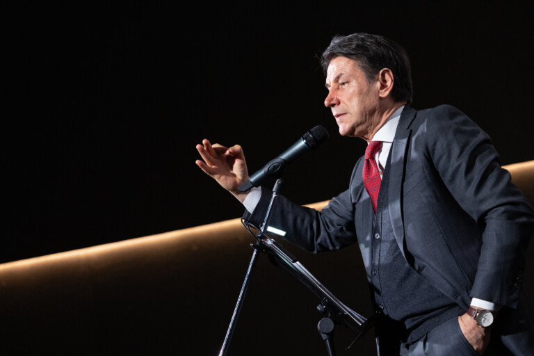 securite conte le gouvernement fait de la propagande avec les uniformes