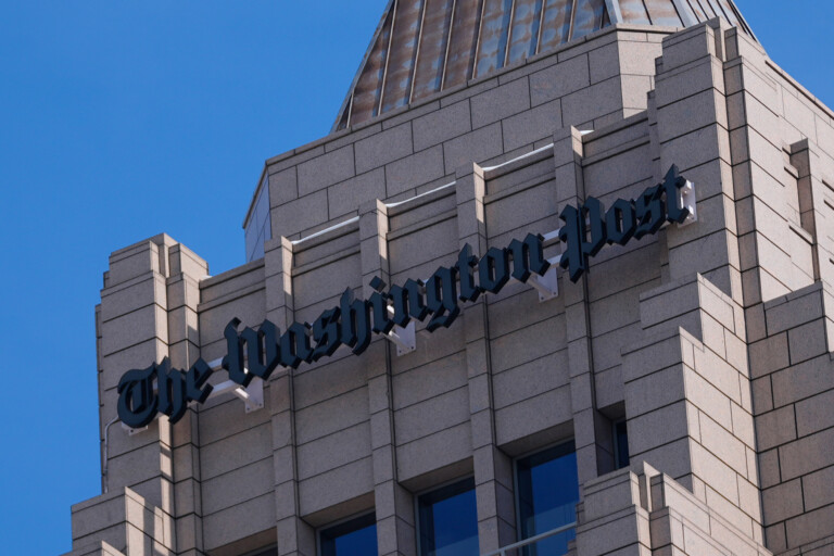 le washington post licencie un tiers de son personnel 300 sont des journalistes