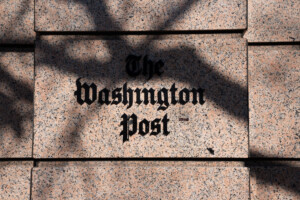 le pdg du washington post demissionne apres des licenciements