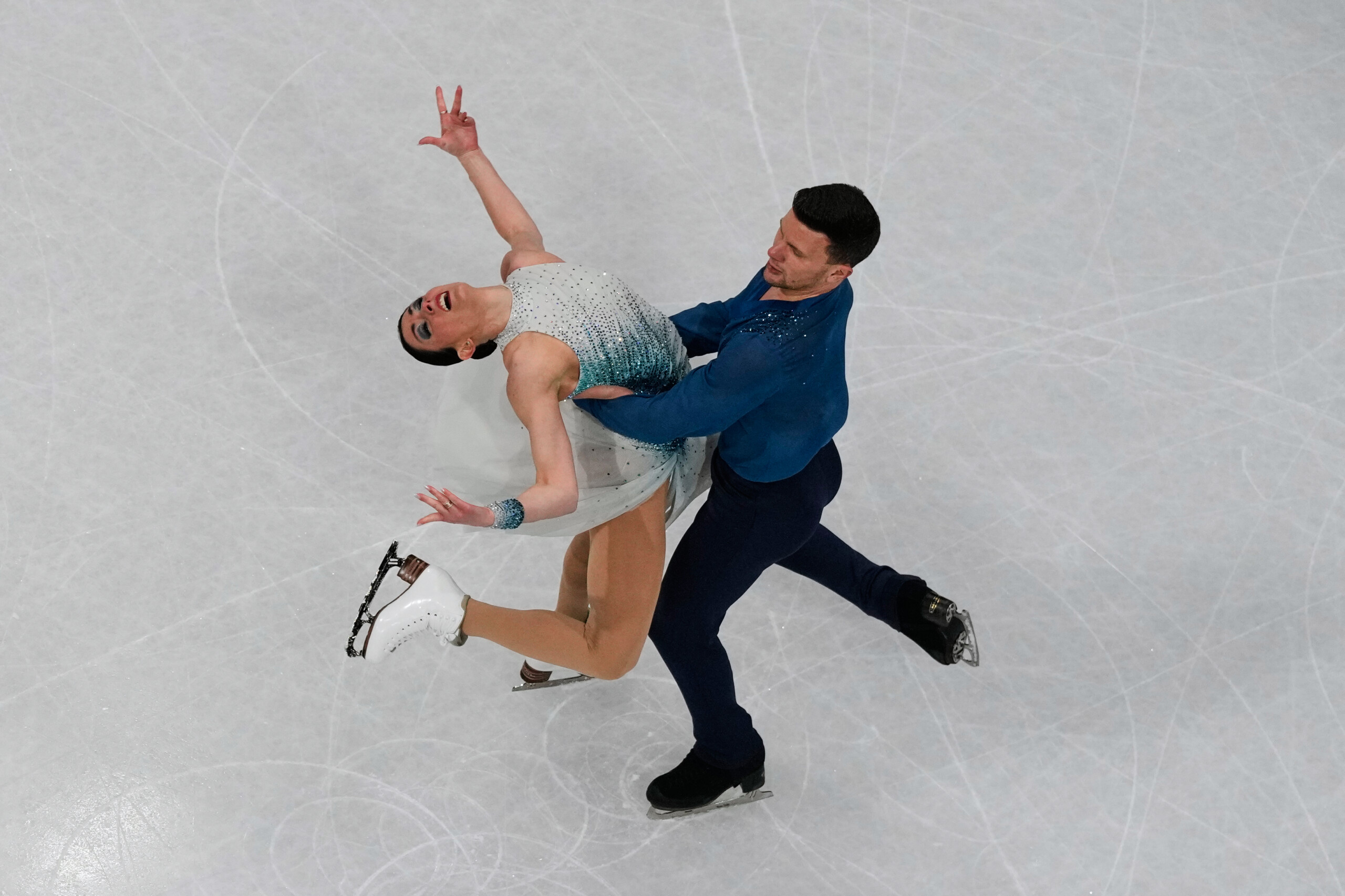 Milan Cortina : patinage artistique, Guignard/Fabbri exceptionnels, l'Italie 3e par équipe 1 milan cortina patinage artistique guignard fabbri exceptionnels litalie 3e par equipe scaled