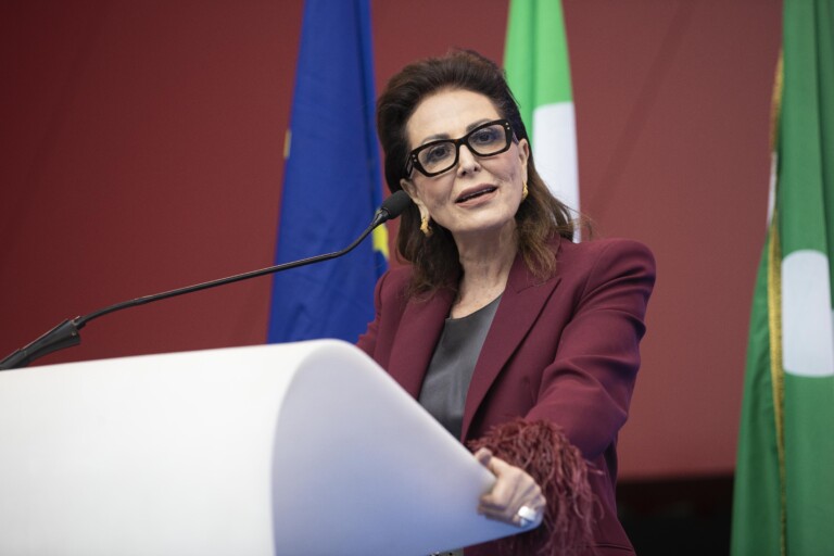 affaire santanche pavanelli m5s decorum institutionnel enterre