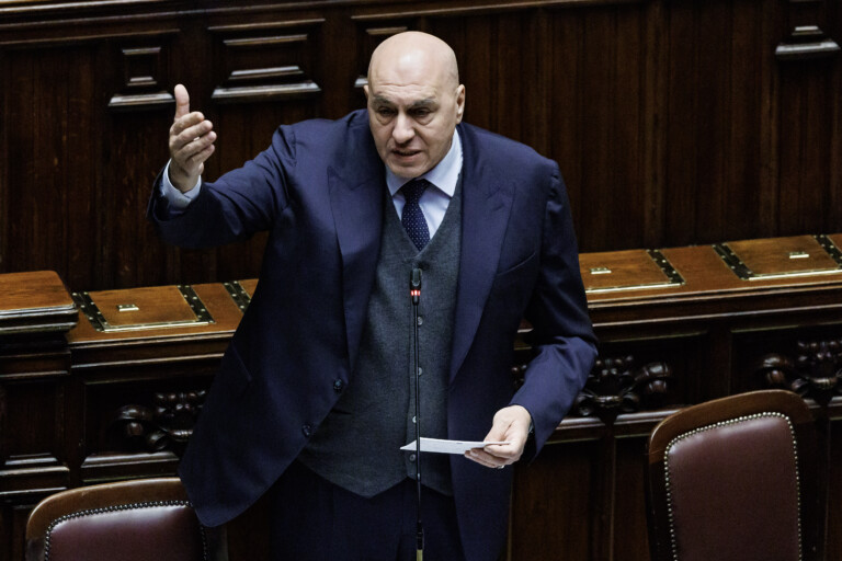 decret ukraine le gouvernement engage la question de confiance a la chambre