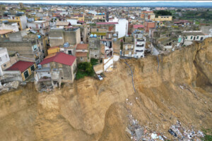 intemperies arera suspend le paiement des factures dans les zones touchees par le cyclone harry