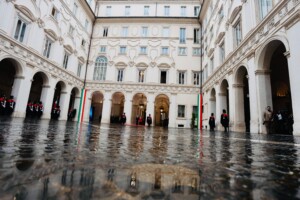 gouvernement conseil des ministres a 17h30 le projet de loi sur les migrants egalement a lordre du jour