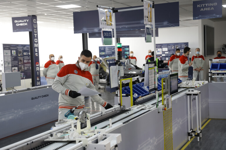 industrie istat en 2025 la production recule de 02