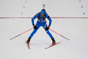 milan cortina biathlon wierer cinquieme en individuel medaille dor pour la francaise simon