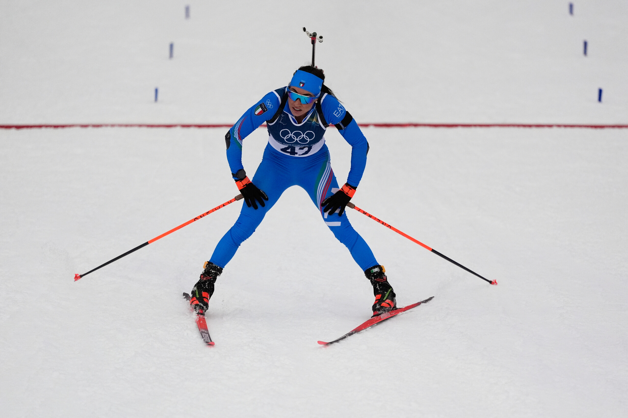 milan cortina biathlon wierer cinquieme en individuel medaille dor pour la francaise simon scaled