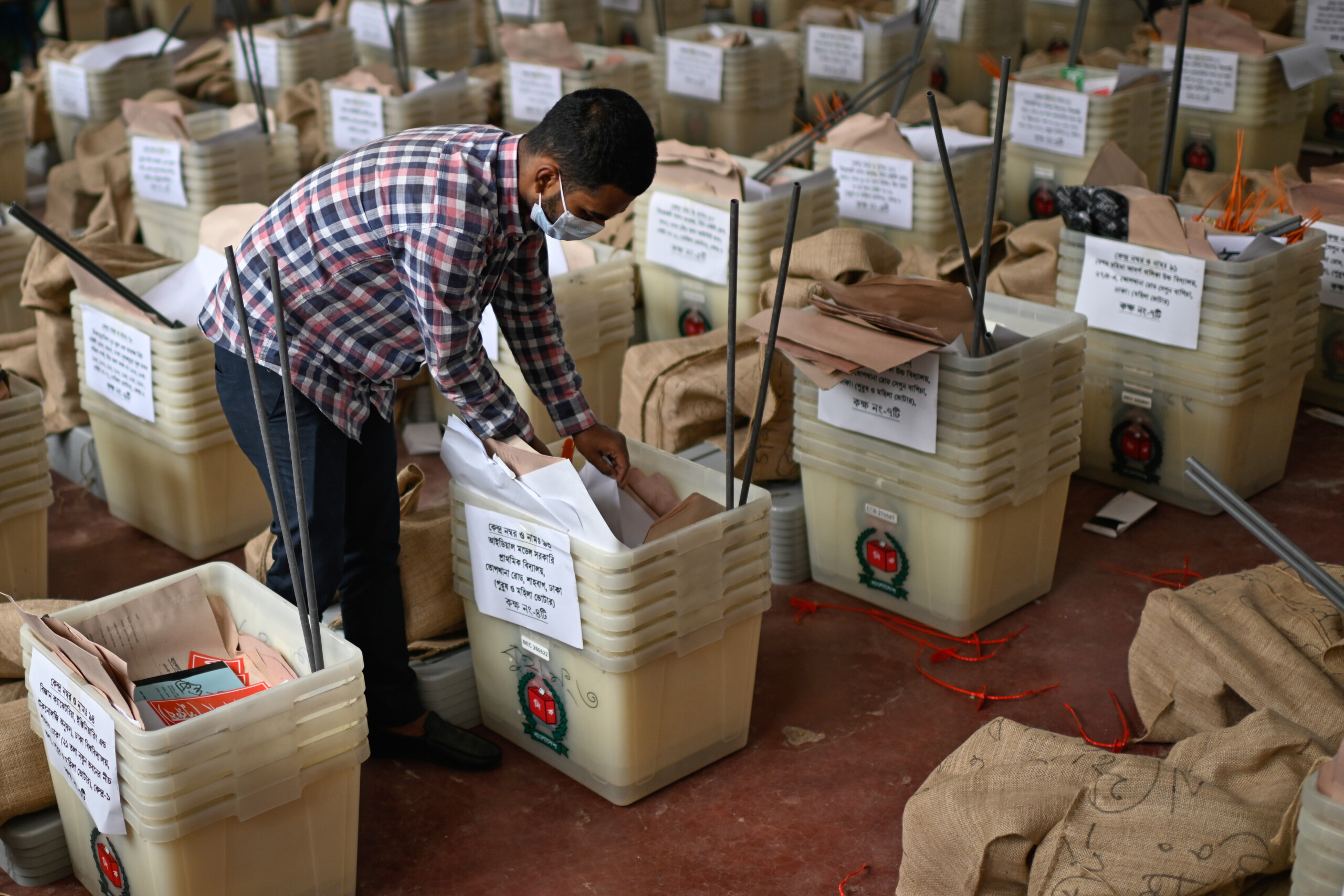 bangladesh ouverture des bureaux de vote pour les premieres elections depuis les troubles de 2024 scaled