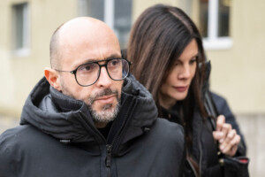 crans montana les proches des victimes contre moretti vous avez cause la mort de nos enfants