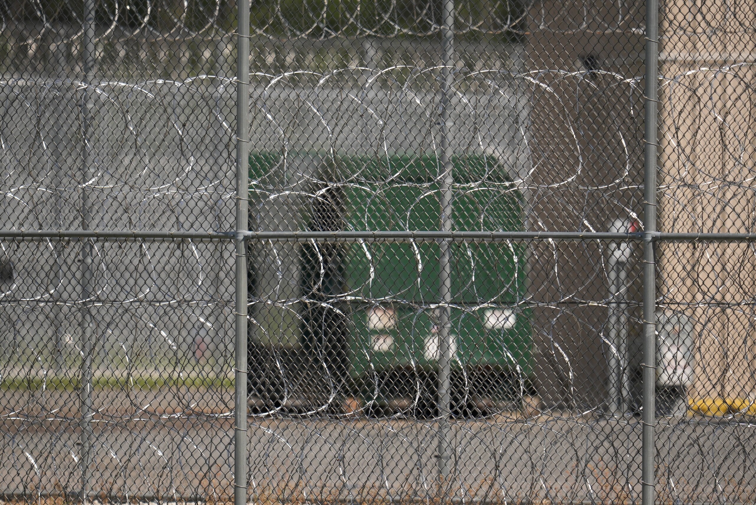 etats unis lice investira 383 milliards de dollars dans des centres pour migrants scaled