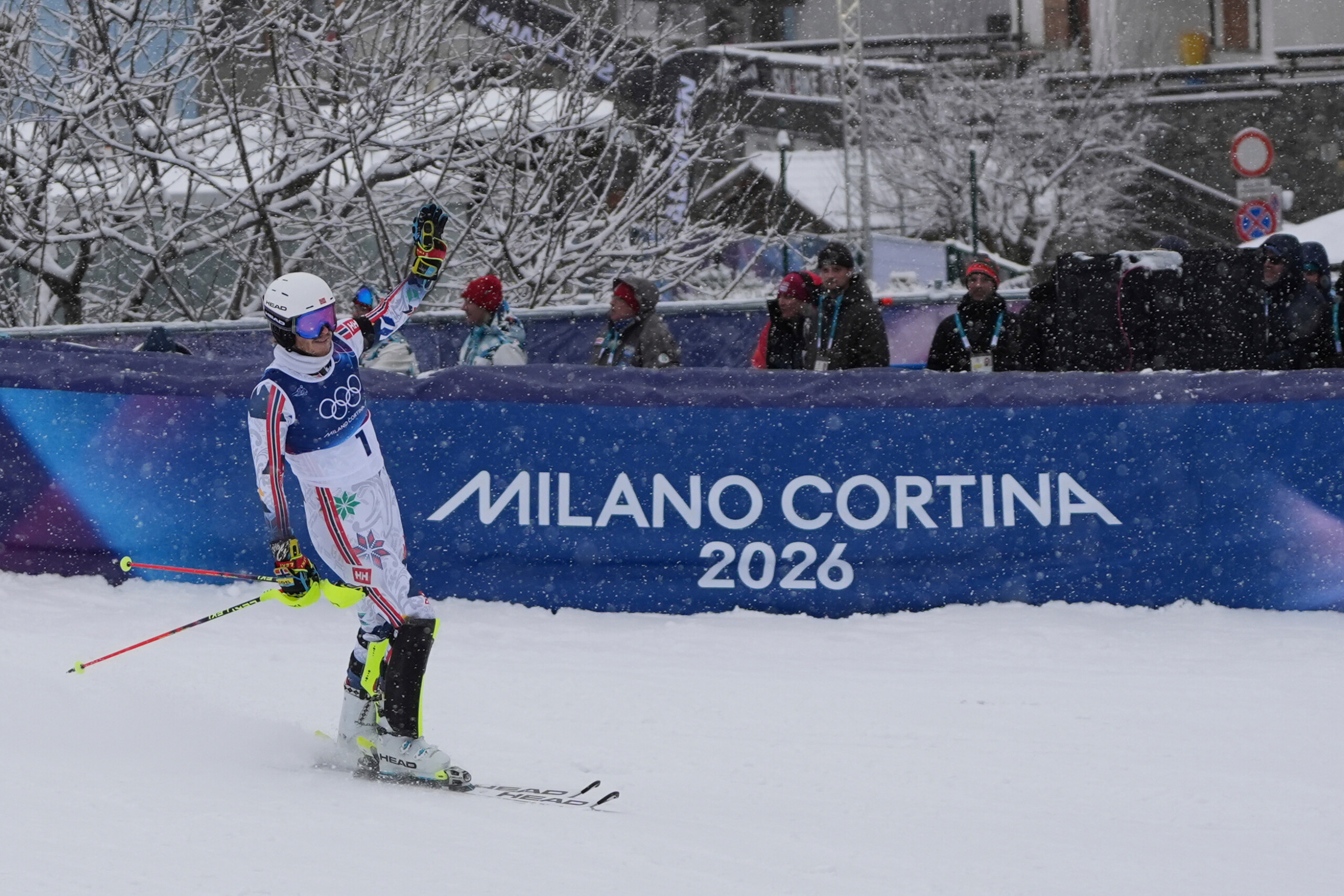 milan cortina mcgrath en tete de la premiere manche du slalom saccardi dixieme scaled