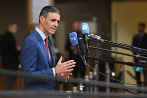 espagne sanchez le parquet enquete sur x meta et tiktok pour pornographie infantile