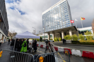 ukraine medias russes discussions tendues a geneve